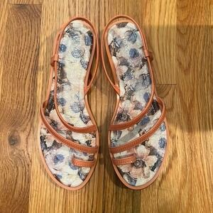 Donald Pliner Roland Patent Sandal, size 8, Sherbert